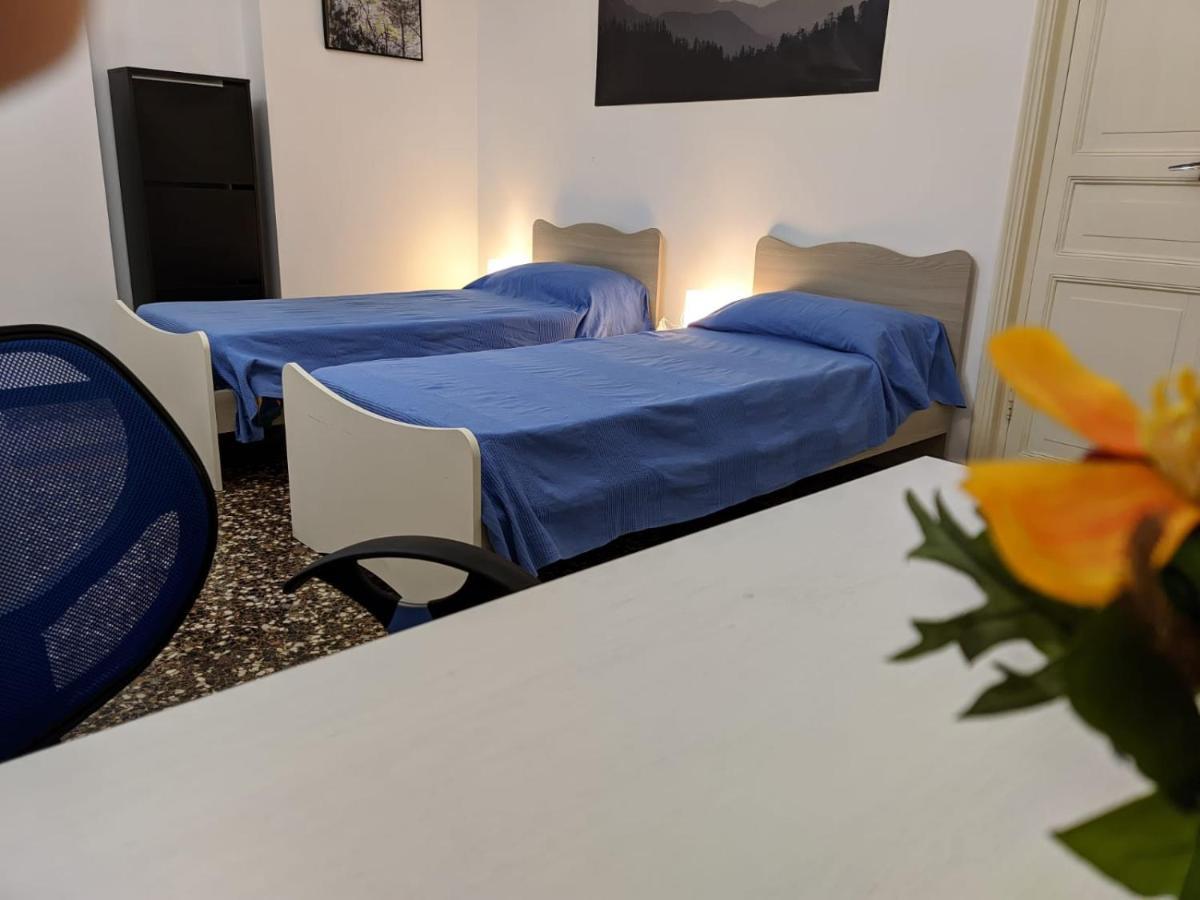 Wow Home - 175 Mq - Posteggio Privato - Davanti Porto Traghetti - Fino A 10 Posti Letto Genoa Ngoại thất bức ảnh