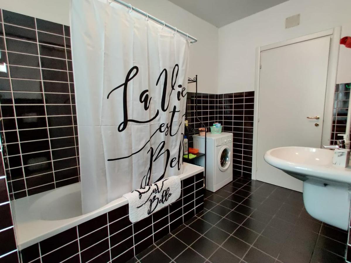 Wow Home - 175 Mq - Posteggio Privato - Davanti Porto Traghetti - Fino A 10 Posti Letto Genoa Ngoại thất bức ảnh